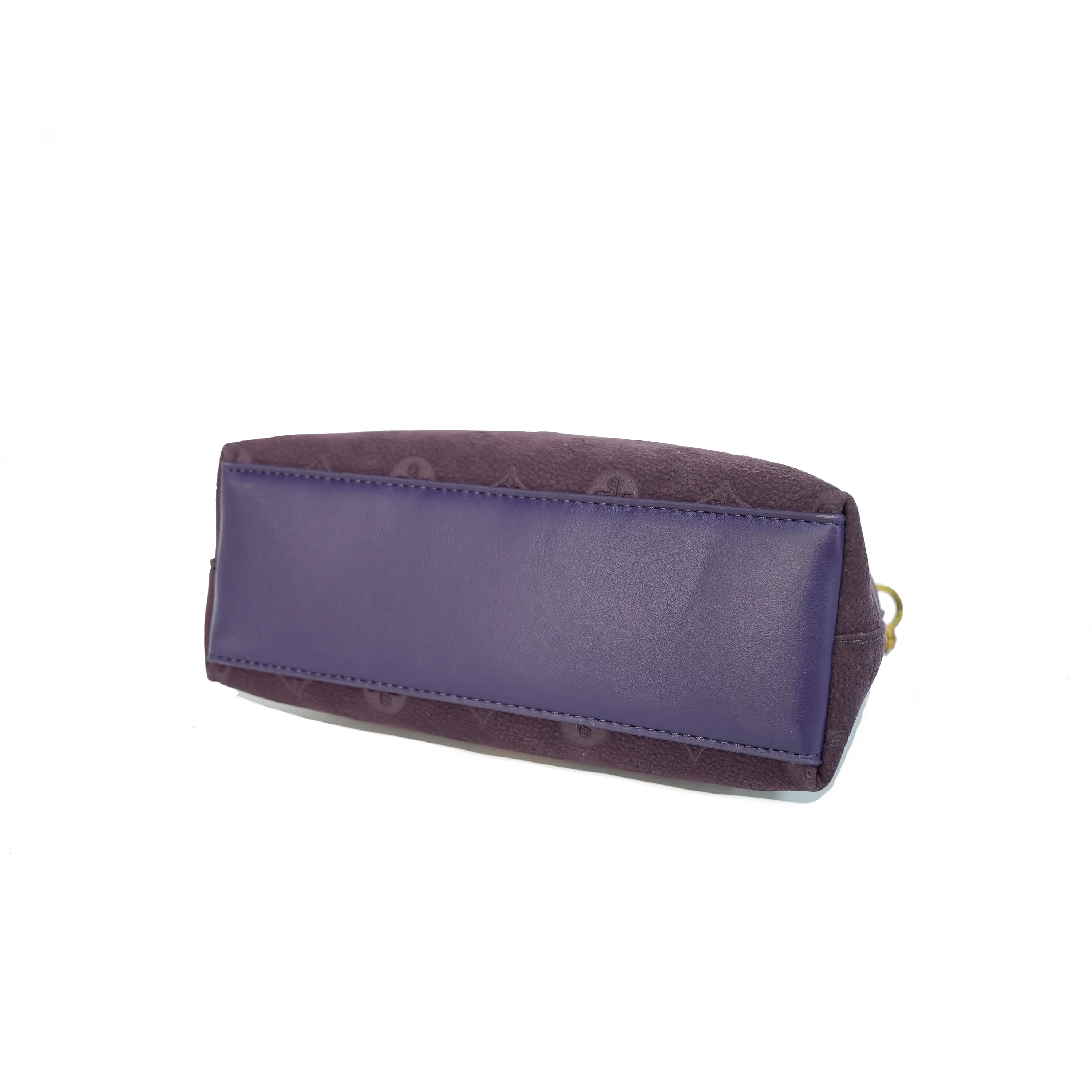 Bolso de hombro morado y bolso de mano